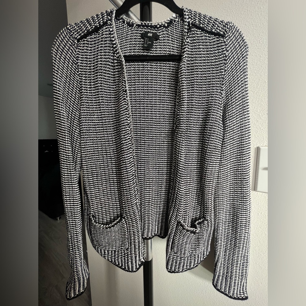 -SOLD- H&M Chain Lined Open Front Tweed Blazer w| Pockets